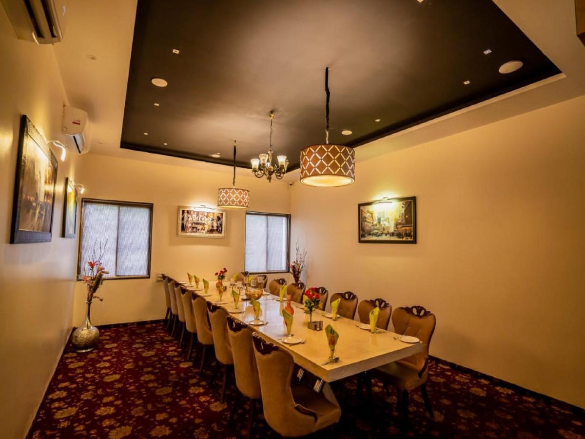 V Star Hotel Ahmednagar Exterior photo