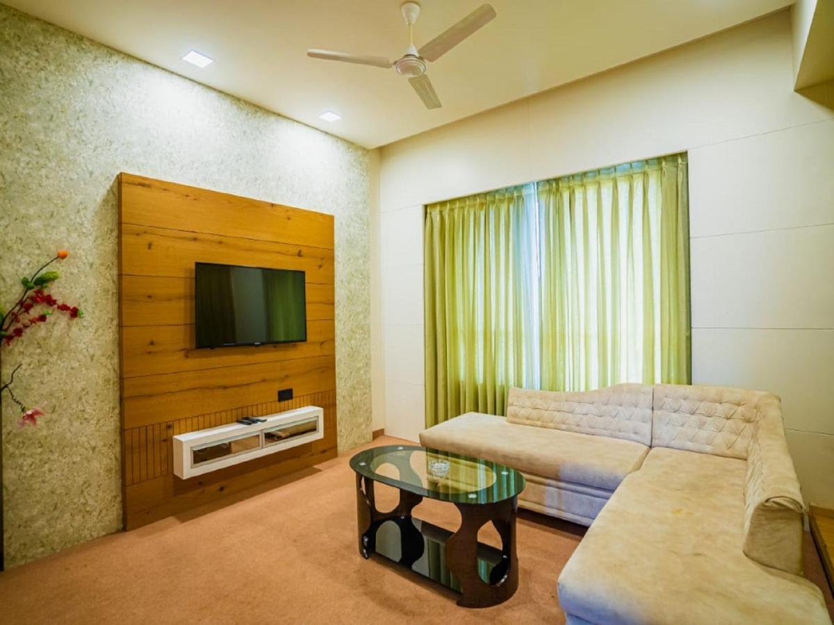 V Star Hotel Ahmednagar Exterior photo