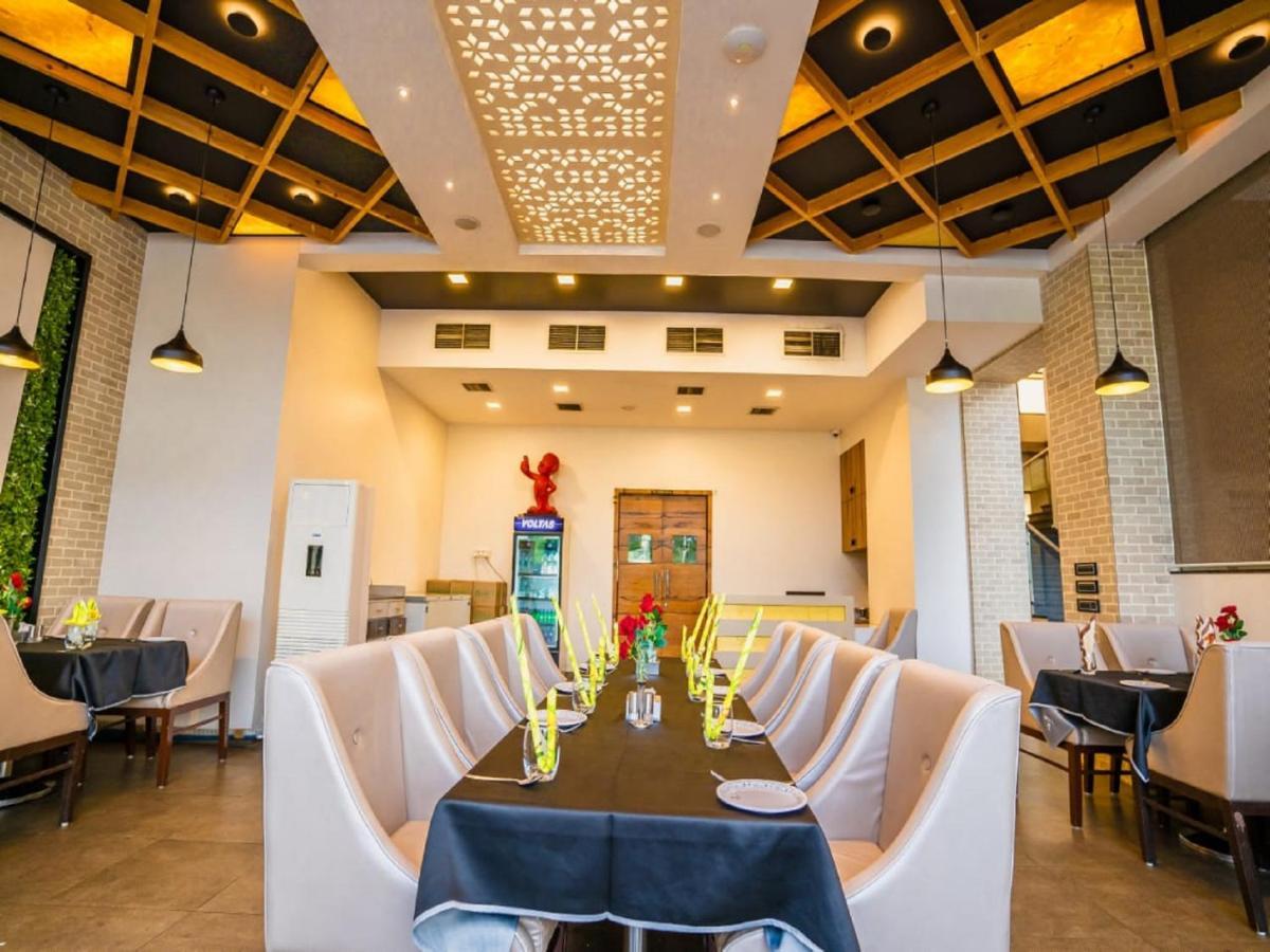 V Star Hotel Ahmednagar Exterior photo