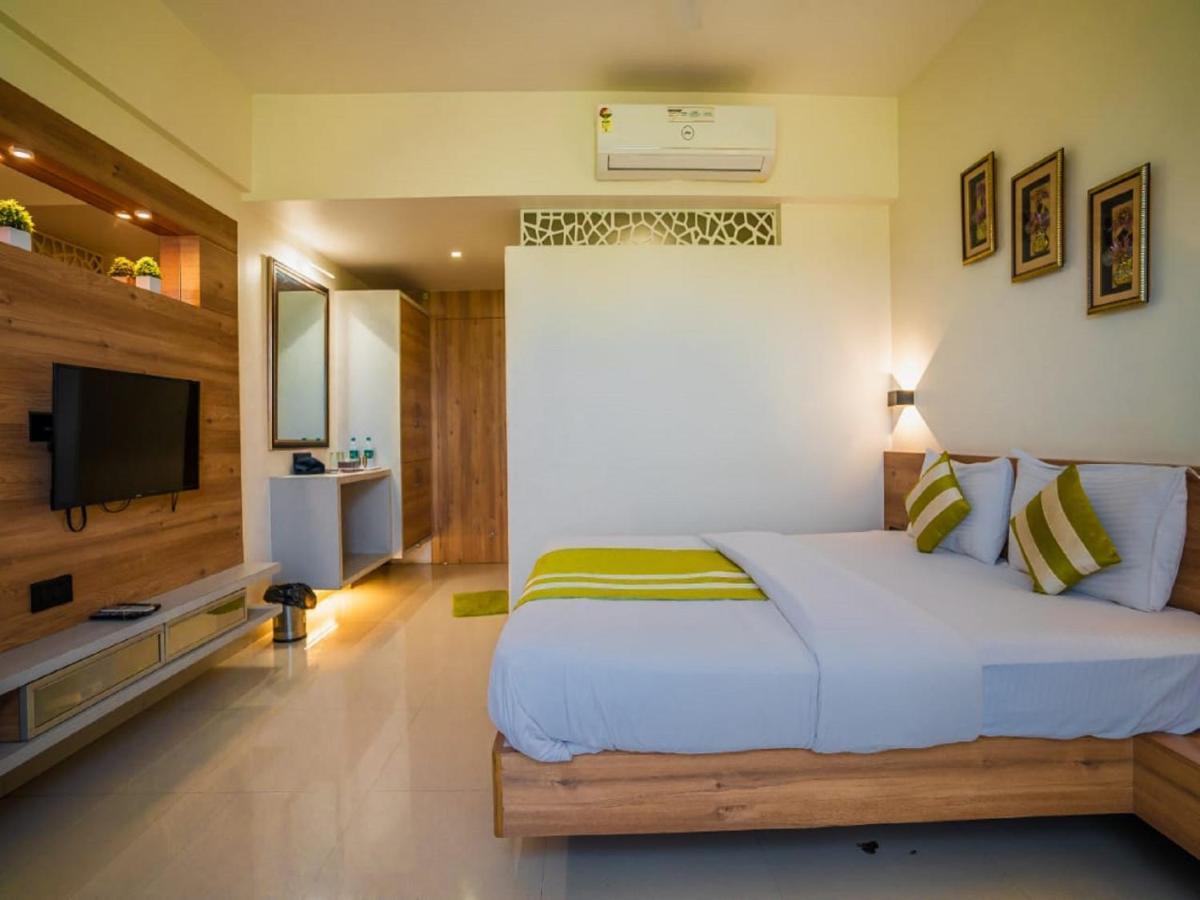 V Star Hotel Ahmednagar Exterior photo