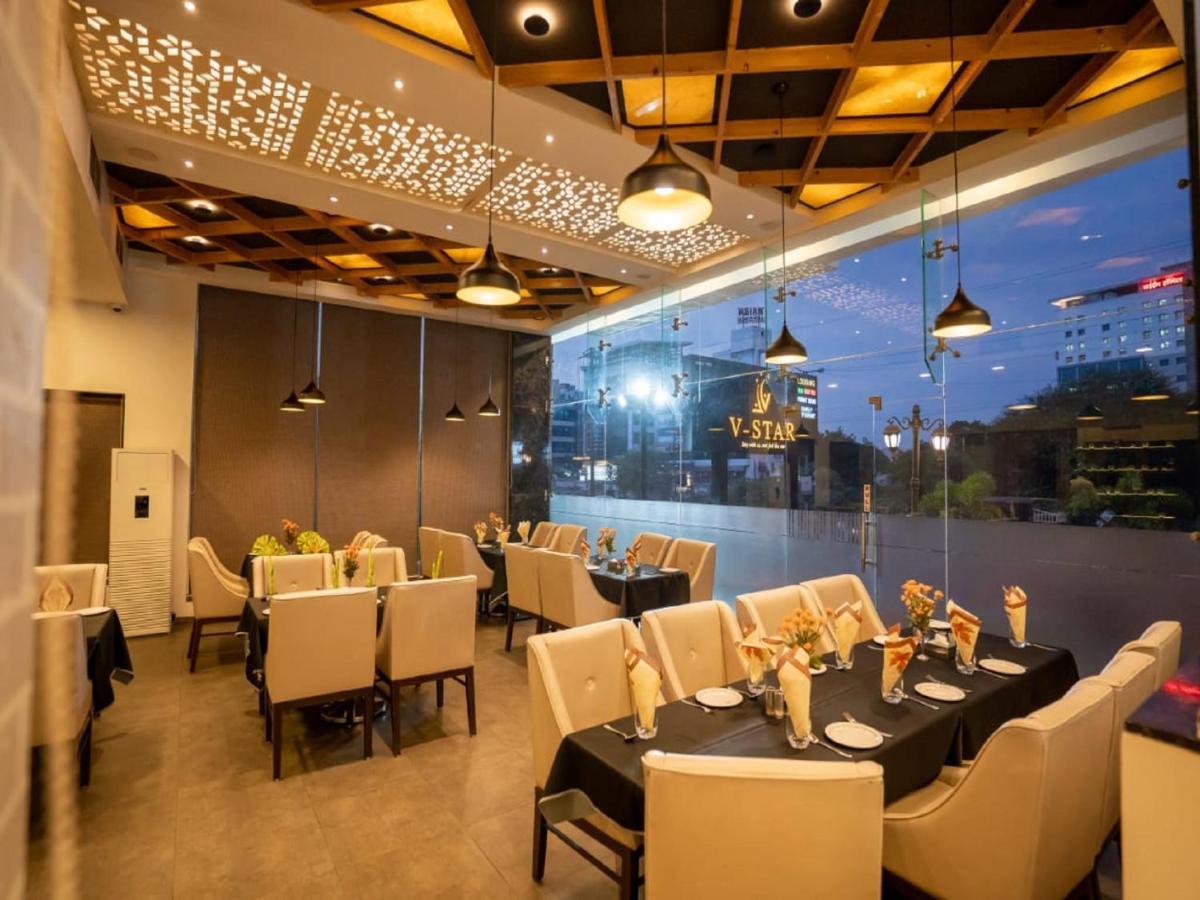 V Star Hotel Ahmednagar Exterior photo
