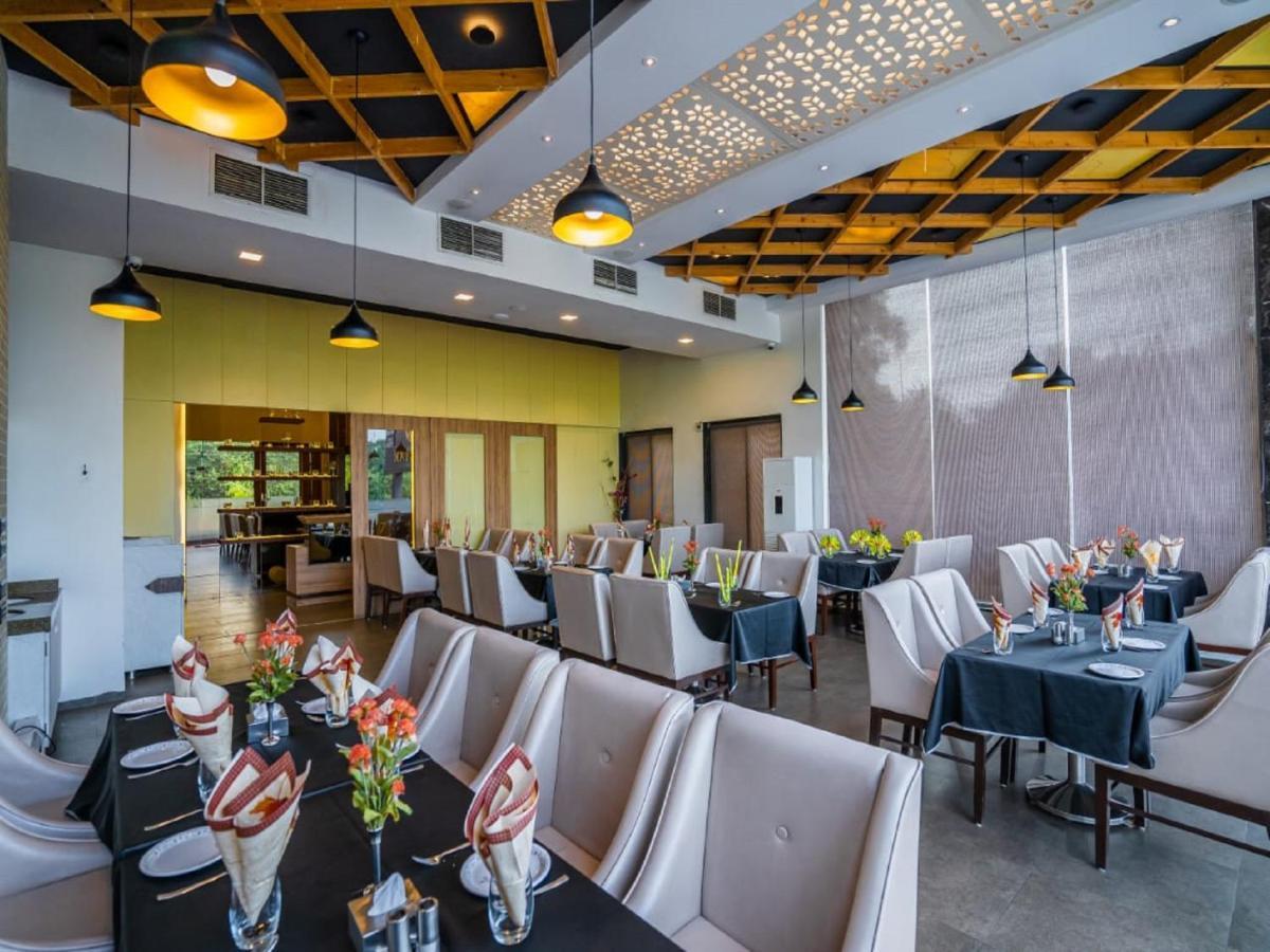 V Star Hotel Ahmednagar Exterior photo