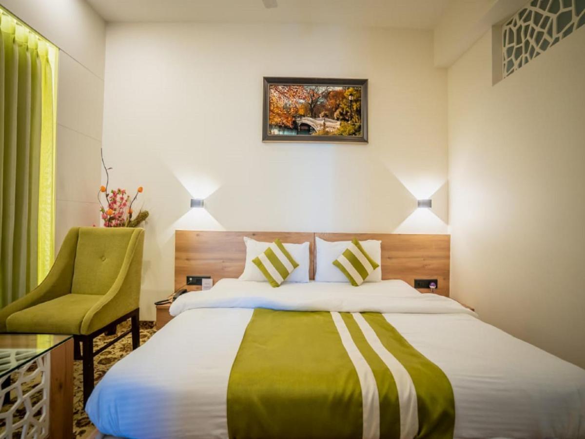 V Star Hotel Ahmednagar Exterior photo